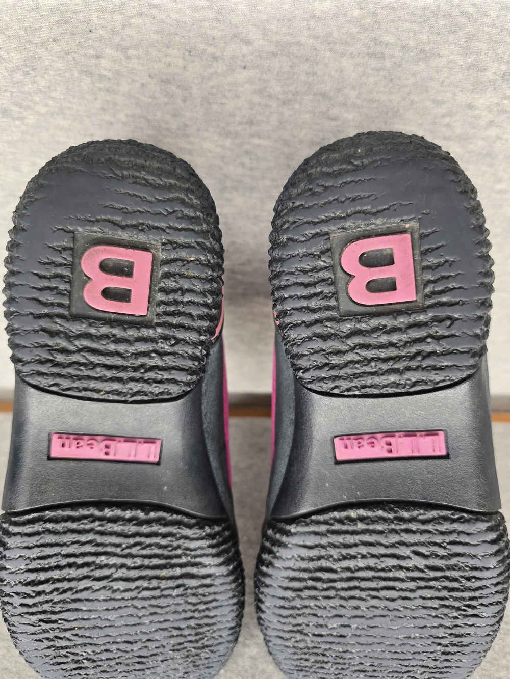 L.L. Bean Women's Size 7 Magenta Suede Lace-Up Sneakers - Picture 6 of 11